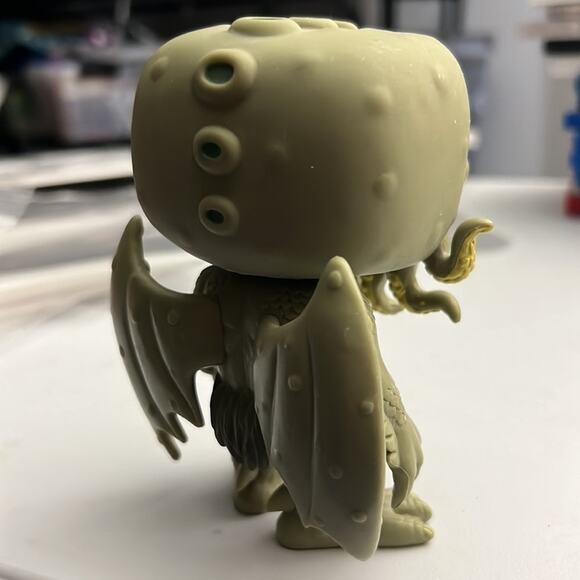Funko POP Literature: HP Lovecraft Cthulhu Action Figure - Picture 4 of 8